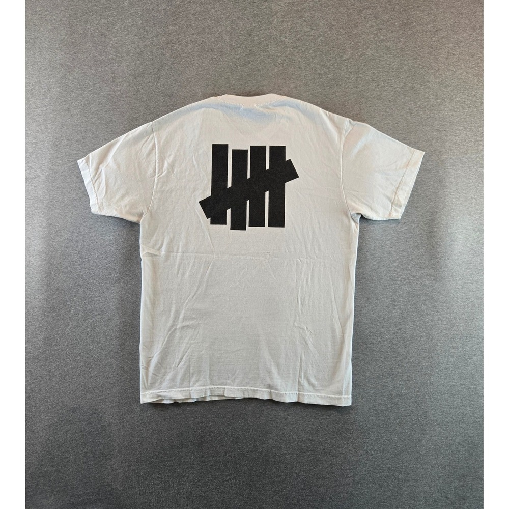 Undefeated Graphic T-Shirt Mens Medium White 5 Strike Logo Short Sleeve Tee